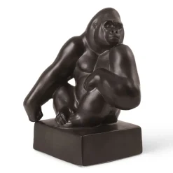 Gorilla med hagen hvilende på skulderen, 20 cm